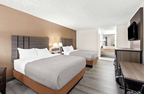Middleburg Heights Hotel | Quality Inn Middleburg Heights near Cleveland Airport