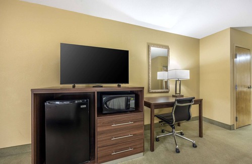 Paris Hotel | Quality Inn Paris