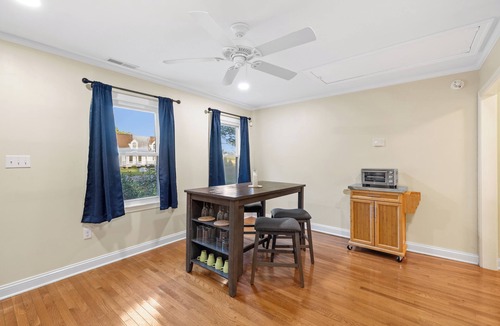 Cambridge House | Quarterdeck cottage at Swan Cove Manor - A cozy stay for up to 4 people