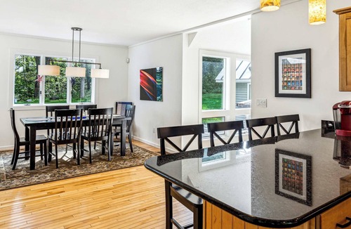 Quechee House | Quechee Meadows Home with Hot Tub & Fire Pit