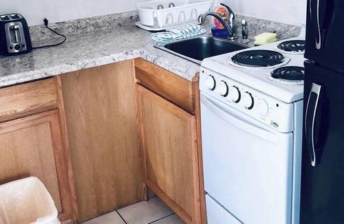Pompano Beach Hotel | Queen Studio-Full Kitchen,Tiki Area, Overlooking the Beach