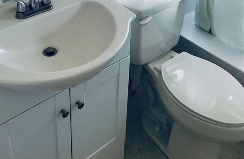 Pompano Beach Hotel | Queen Studio-Full Kitchen,Tiki Area, Overlooking the Beach
