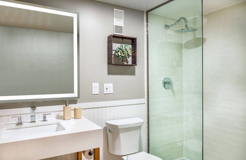 North Ocean City Hotel | Queens Oceanic Outlook, Ashore Resort, Vibrant Beachfront
