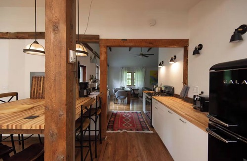 Lake Hill Cottage | Quiet 2-bedroom cottage in peaceful Lake Hill