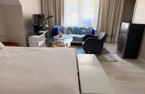 Osterville Apartment | Quiet 2BR Retreat - In-Unit WD - Free Beach Pass