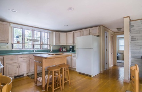East Sandwich House | Quiet Cape Cottage—Deck, Firepit & AC