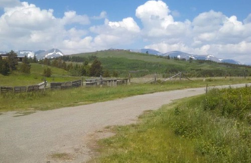 East Glacier Park House | Quiet Countryside.but just a few minutes from town!