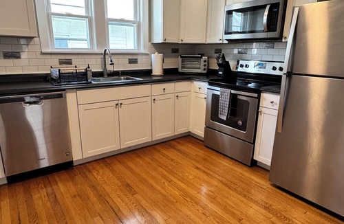 Utica House | Quiet & Cozy—Entire House—NO cleaning fee