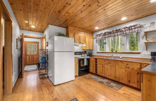 West Glacier House | Quiet home minutes to Glacier