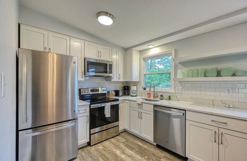 Livingston House | Quiet lake home with two kayaks, furnished deck, grill & fast WiFi - dogs OK