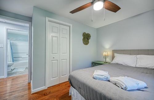Livingston House | Quiet lake home with two kayaks, furnished deck, grill & fast WiFi - dogs OK