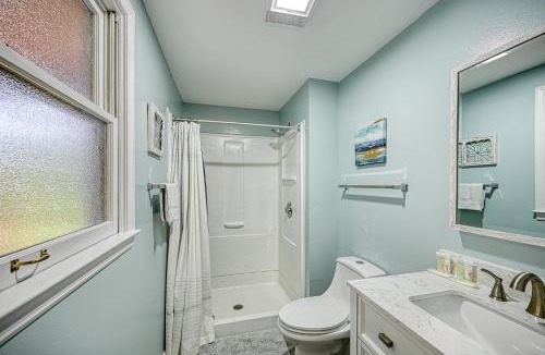 Livingston House | Quiet lake home with two kayaks, furnished deck, grill & fast WiFi - dogs OK