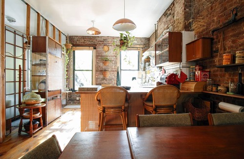 Williamsburg Apartment | Quiet Loft ~ Bedroom ~ 6 Windows ~ Home Theater ~ Williamsburg ~ Near Waterfront