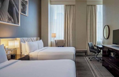 City Center Hotel | Quiet, Luxurious Richmond Room