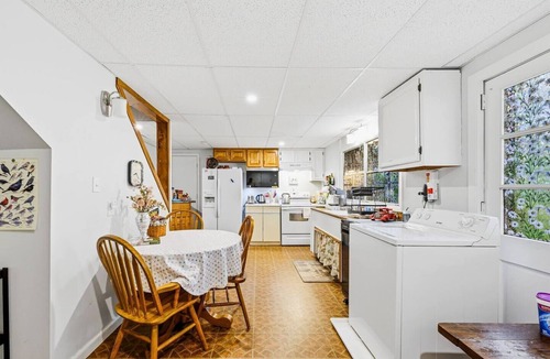 Lynchburg House | Quiet & Peaceful Nature Walkout w/Stocked Kitchen