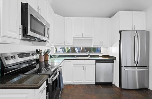 Tarpon River House | Quiet, Private 3BR/2BR Fort Lauderdale Oasis with pool, BBQ, and Outdoor Shower