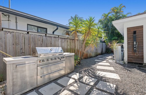 Tarpon River House | Quiet, Private 3BR/2BR Fort Lauderdale Oasis with pool, BBQ, and Outdoor Shower