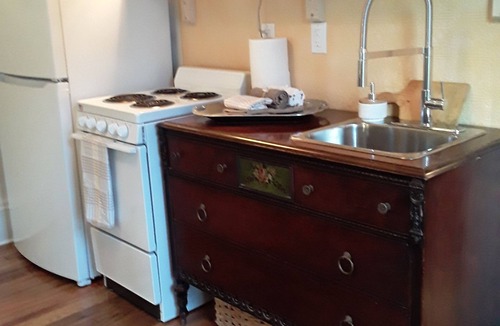 Waverly Apartment | QUIET PRIVATE and BEAUTIFULLY RENOVATED Historic Property