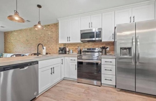 Portsmouth House | Quiet & Private, Comfy Beds, Fire Pit, & Bikes