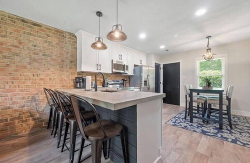 Portsmouth House | Quiet & Private, Comfy Beds, Fire Pit, & Bikes