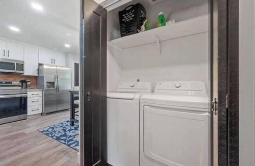 Portsmouth House | Quiet & Private, Comfy Beds, Fire Pit, & Bikes