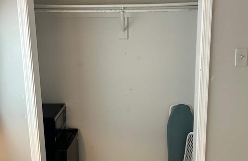 Virginia Beach Cabin | Quiet private room with workspace, free parking & fast Wi-Fi near base & beach