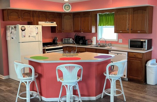 Wildwood House | Quiet South Wildwood Ranch-Walk to Beach-Sleeps 10-NO Stairs-Parking