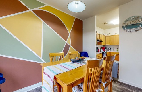 Fruitland House | Quiet Townhome with Full Kitchen, Private Washer/Dryer, WiFi & Central AC