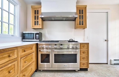 Tiverton House | Quiet Wooded Acre in Tiverton Near the Beach, 2 Decks, Big Yard & Great Kitchen
