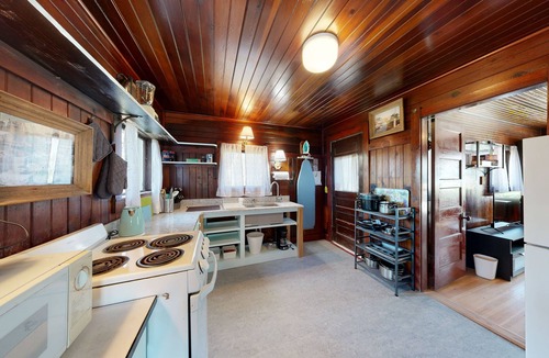 Oak Bluffs Cottage | Quintessential Martha's Vineyard cottage with yard/patio - walk to Inkwell Beach