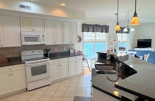 Chincoteague Condo | Rachel's Retreat- 3BR, 2 Bath Waterfront condo pool -Linens & Towels Provided