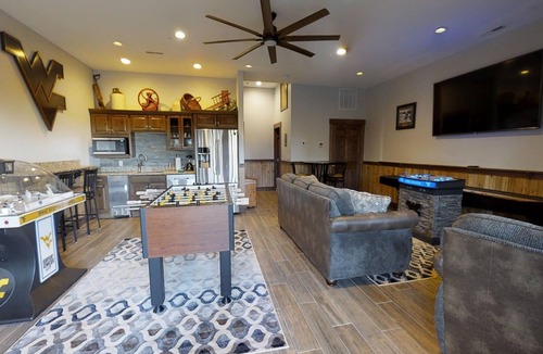 Edray House | Radiant 8BR Rendezvous with Hot Tub by RedAwning