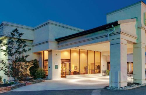 Fairfield Hotel | Ramada Inn by Wyndham Fairfield NJ