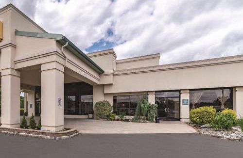 Fairfield Hotel | Ramada Inn by Wyndham Fairfield NJ