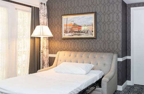 Historic District Hotel | Rare Antique Gem | Steps to State House | 0.3 Mi to Naval Academy