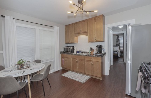 Cleveland Apartment | Rare Cleveland Apt: Heart of Little Italy! With Sauna & Hot Tub!