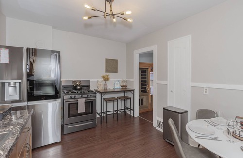 Cleveland Apartment | Rare Cleveland Apt: Heart of Little Italy! With Sauna & Hot Tub!