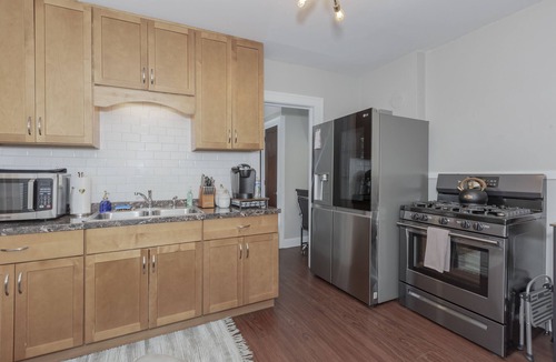 Cleveland Apartment | Rare Cleveland Apt: Heart of Little Italy! With Sauna & Hot Tub!