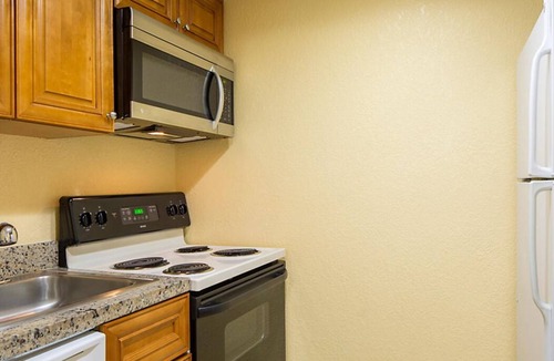 Delray Beach Resort | RARE FIND! Beach Front Resort at Gulf Stream - Sleeps 2-4, pool, hot tub, bbq