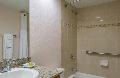 Delray Beach Resort | RARE FIND! Beach Front Resort at Gulf Stream - Sleeps 2-4, pool, hot tub, bbq