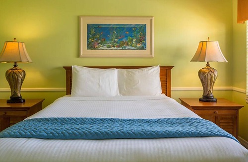 Delray Beach Resort | RARE FIND! Beach Front Resort at Gulf Stream - Sleeps 2-4, pool, hot tub, bbq