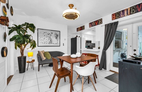 Boca Raton House | Rare Find! -East Boca Bliss - 1 mile to Beach 3-Bed 2 Bath home with Pool,