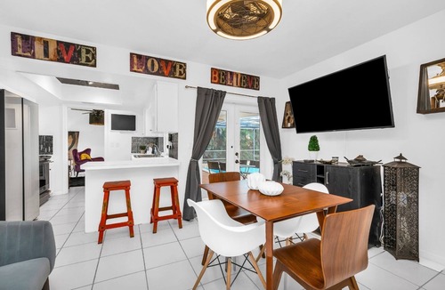 Boca Raton House | Rare Find! -East Boca Bliss - 1 mile to Beach 3-Bed 2 Bath home with Pool,