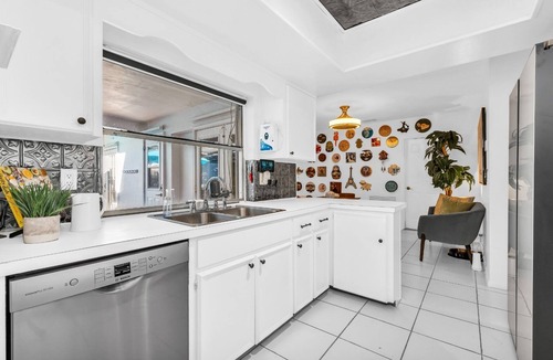 Boca Raton House | Rare Find! -East Boca Bliss - 1 mile to Beach 3-Bed 2 Bath home with Pool,