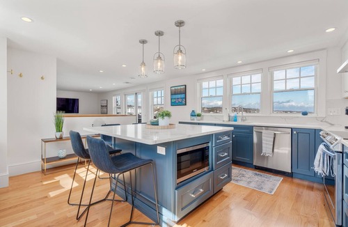 Rockport Apartment | Rare Waterfront Luxury Penthouse Bearskin Neck