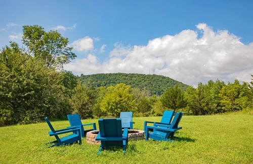 Mount Marion House | Re-Imagined Vintage Luxury Camper in the Majestic Hudson Valley with Heated Pool