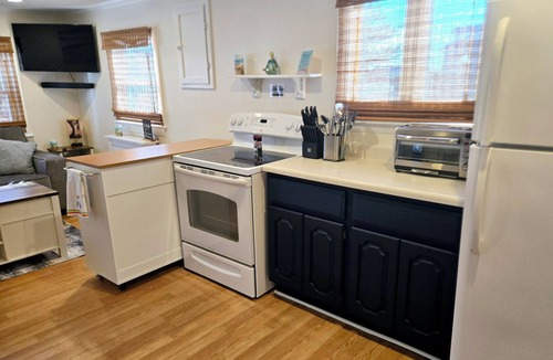 Newbury Cottage | Ready for Summer! Quiet Cozy Beach Escape waiting for you!