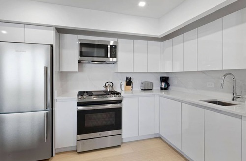Battery Park City Condo | Rector Place 1BR Retreat with Fitness Room & Pool