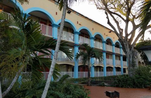 Fort Lauderdale Hotel | Red Carpet Inn Airport Fort Lauderdale