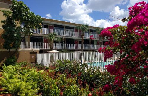 Fort Lauderdale Hotel | Red Carpet Inn Airport Fort Lauderdale